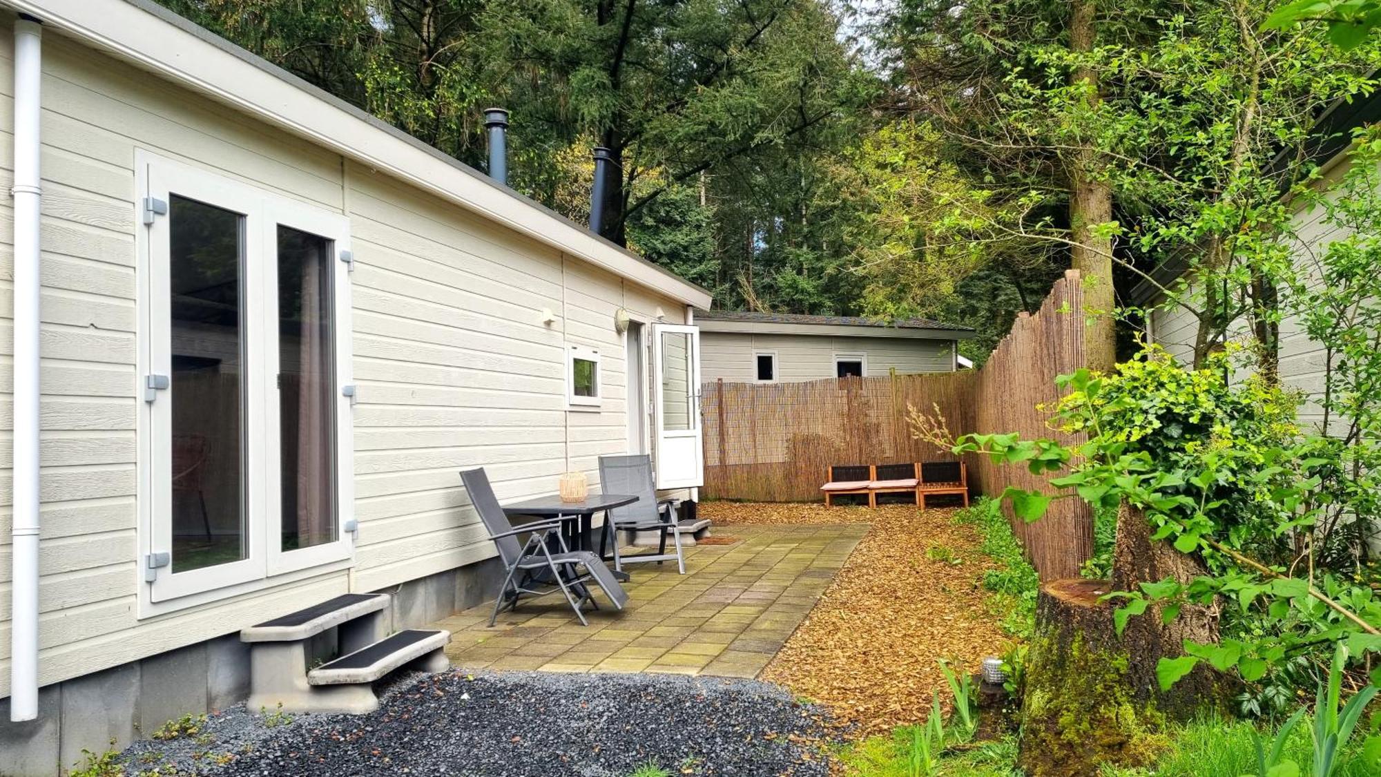 Gezellig Gemoderniseerd Chalet Op De Veluwe Putten Bagian luar foto